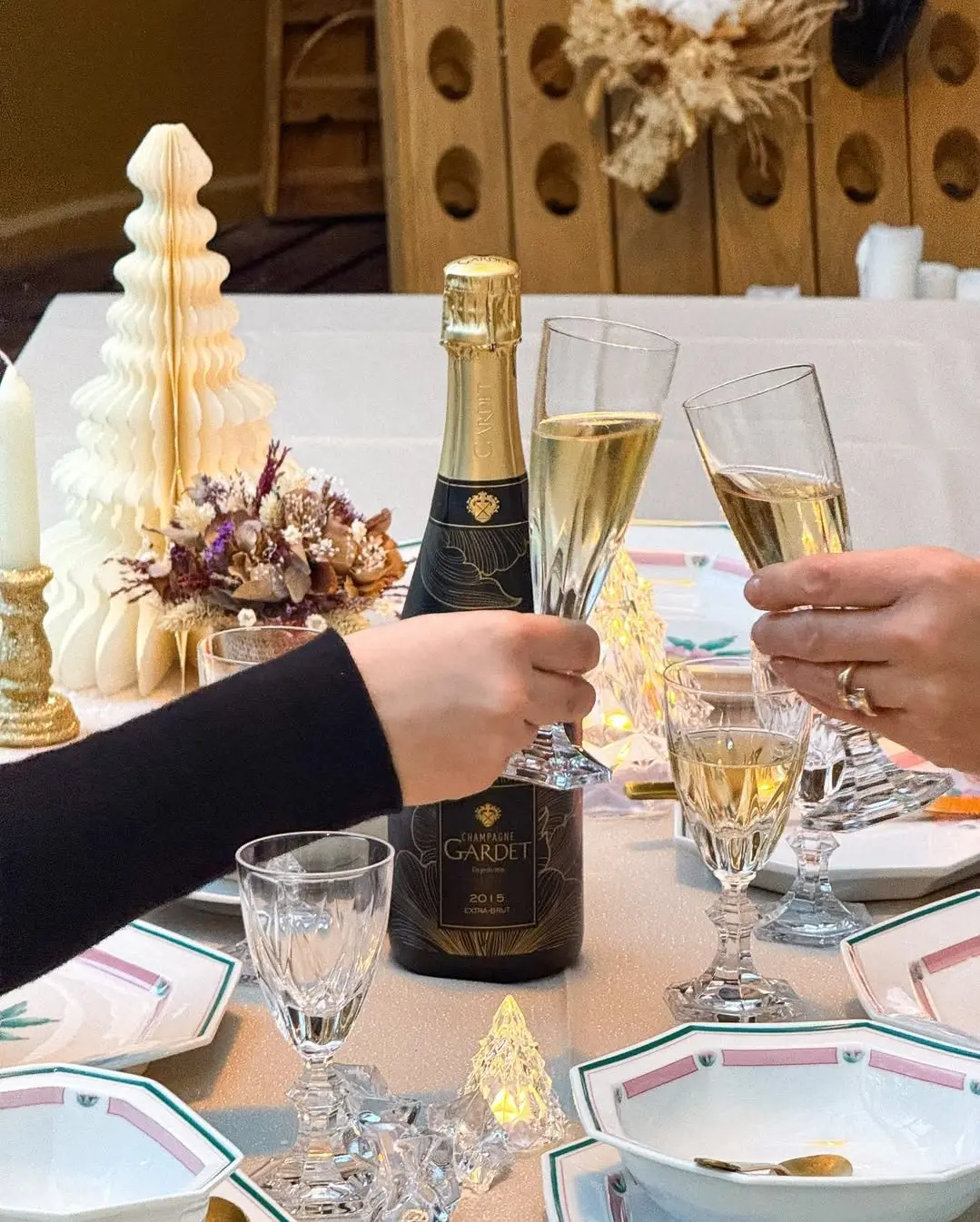 Barkeeper mixt Champagner-Cocktail mit Gardet Brut Tradition Hamburg