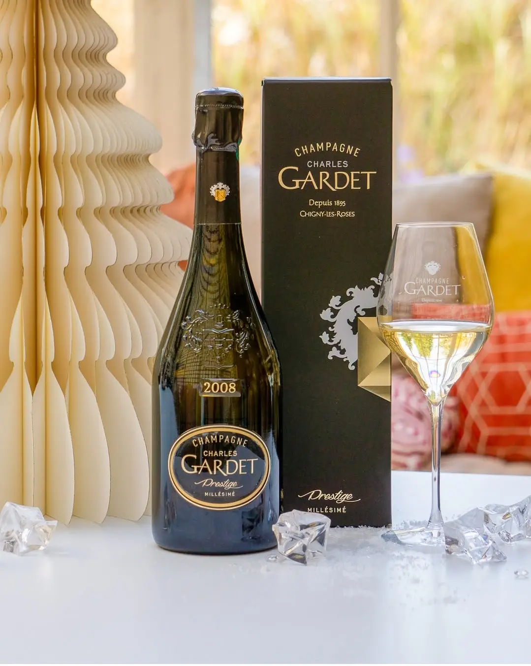 Gold Lounge Cocktailbar Hamburg mit Champagner Gardet Prestige