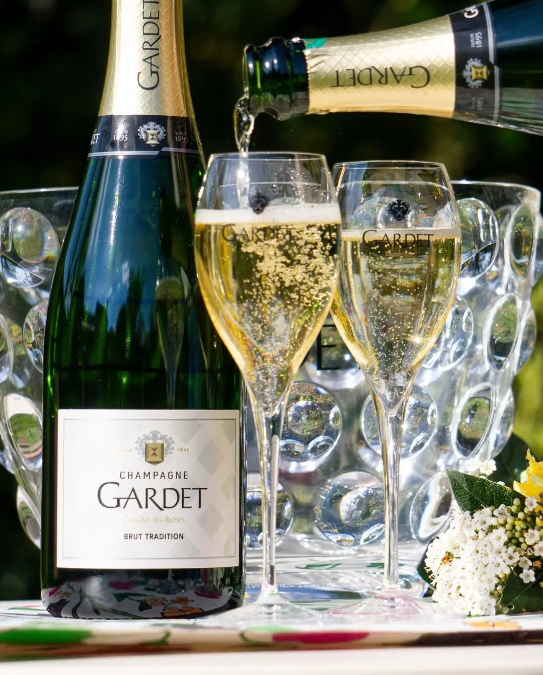 Gold-Konfetti-Shower mit Champagner Gardet im Hamburger Club