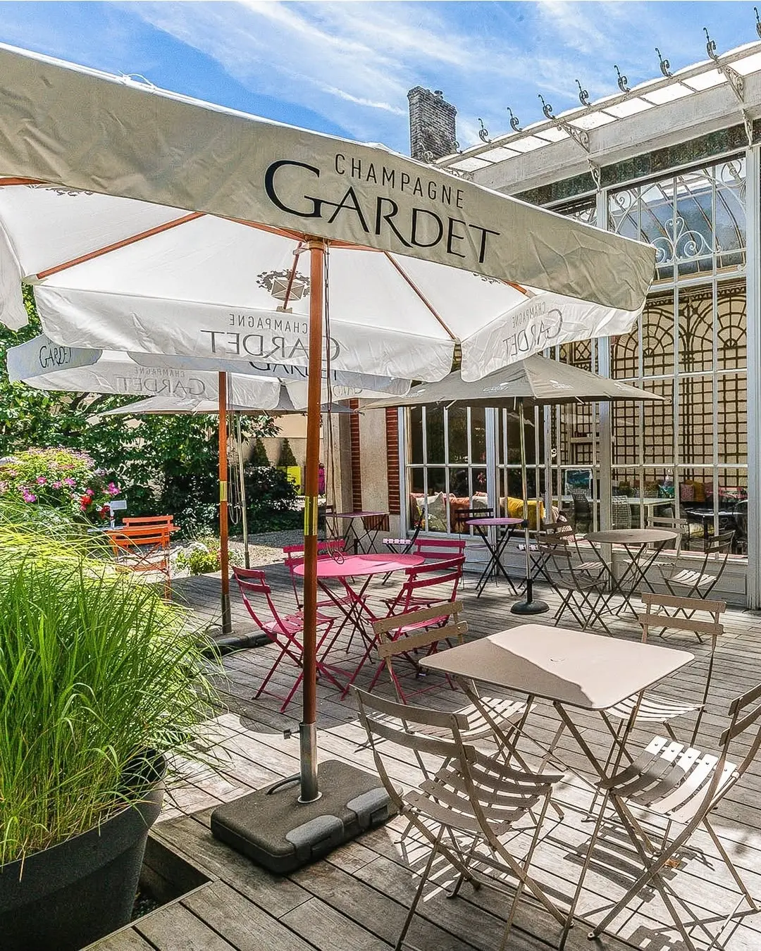 Neon-Lights Champagner Gardet Flasche im Hamburger Club