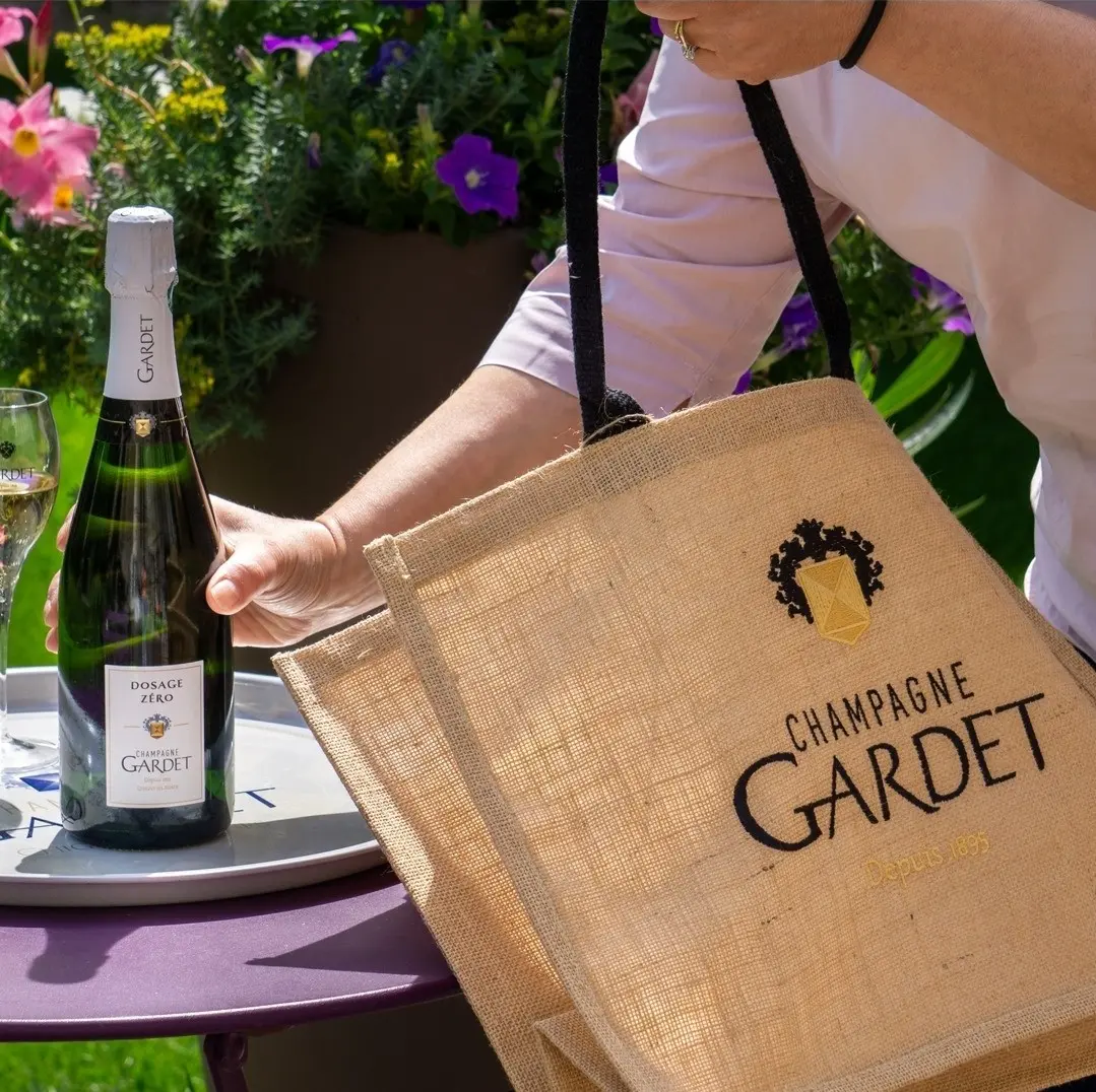 Mitternachtsbuffet mit Champagner Gardet Hamburger Hochzeit